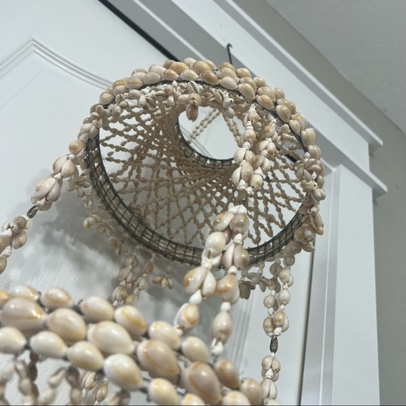 Vintage 70s Cowrie Sea Shell Hanging Macrame Plant Holder 26” Long. - Picture 3 of 9
